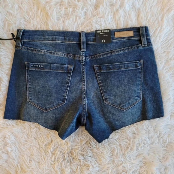 BLANKNYC The Essex Classic Cut Off Short - Picture 5 of 6